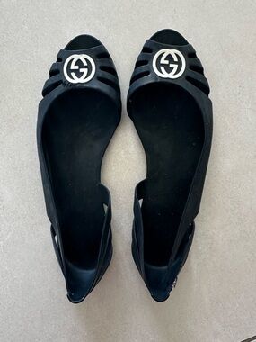 Gucci Black Jelly Peep-Toe Flats with White G. Torn in 2 spots